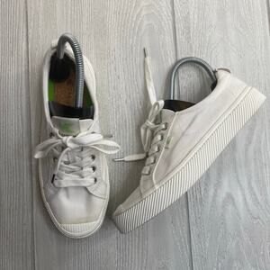 Cariuma Women's Off-White OCA Low Canvas Sneakers Size 8